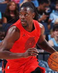 kaiyun-19中13轰35+11！就在今天，2项前无古人的NBA纪录被霍乐迪达成了