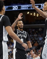 开云注册入口-NBA彩经：马刺大胜雄鹿 活塞力擒森林狼 爵士不敌太阳